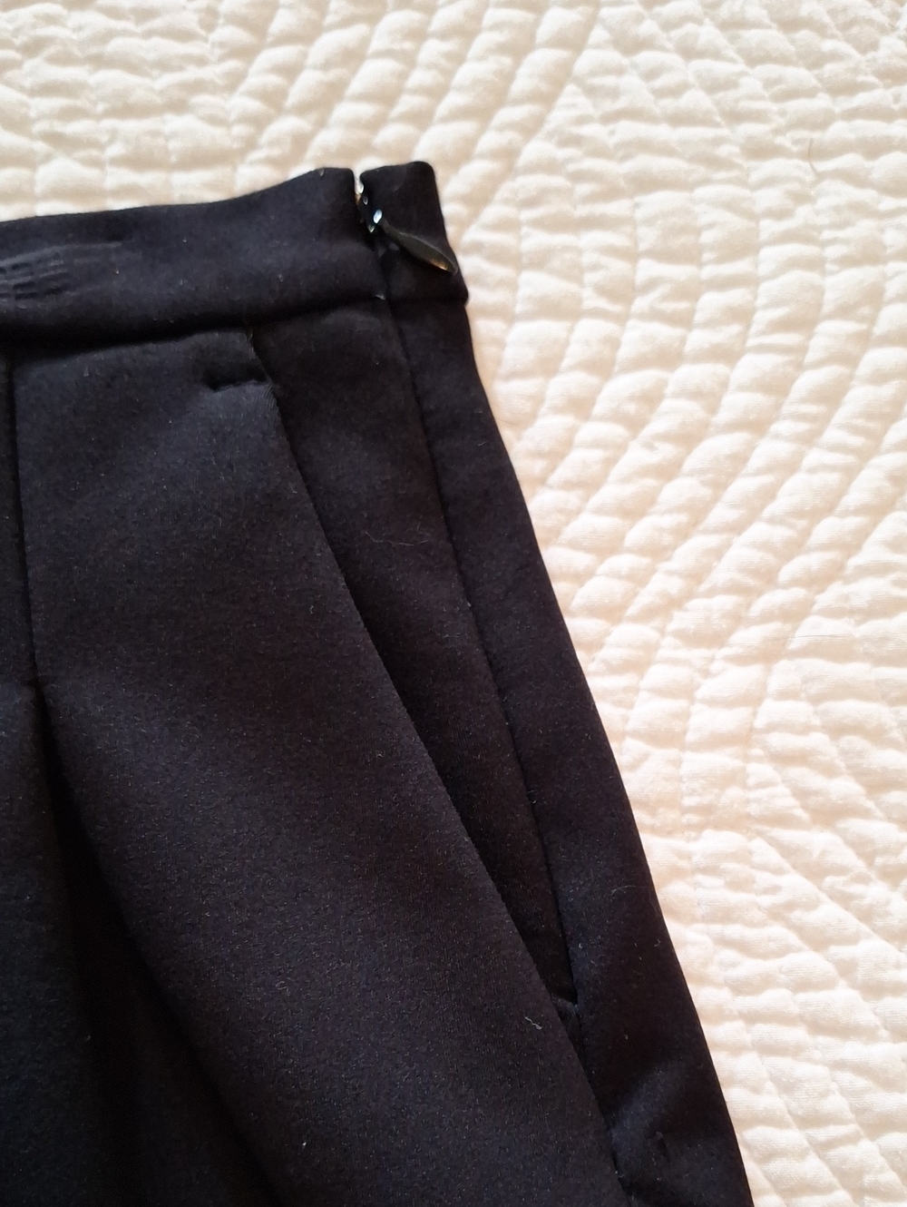 Wilfred Black Tailored Shorts with White Hem Trim - Picture 6 of 10